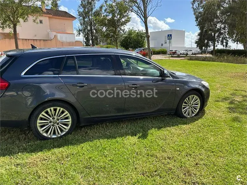 Usado Opel Insignia Cosmo 130 CV (95 kW) 2012 Azul Familiar