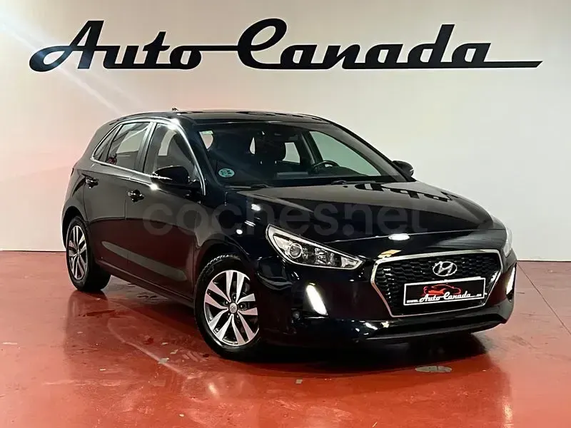 Usado Hyundai i30 120 CV (88 kW) 2017 Negro Berlina