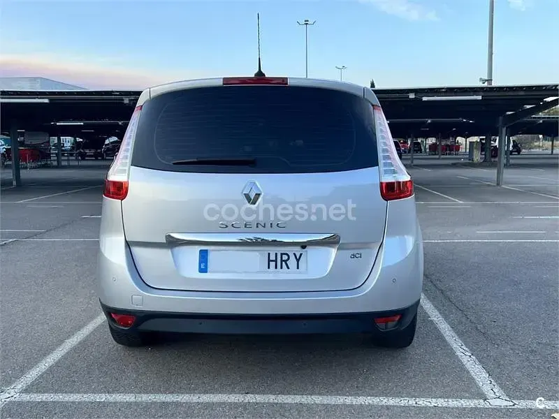 Usado Renault Grand Scénic III Dynamique 130 CV (95 kW) 2013 Gris / plata Monovolumen