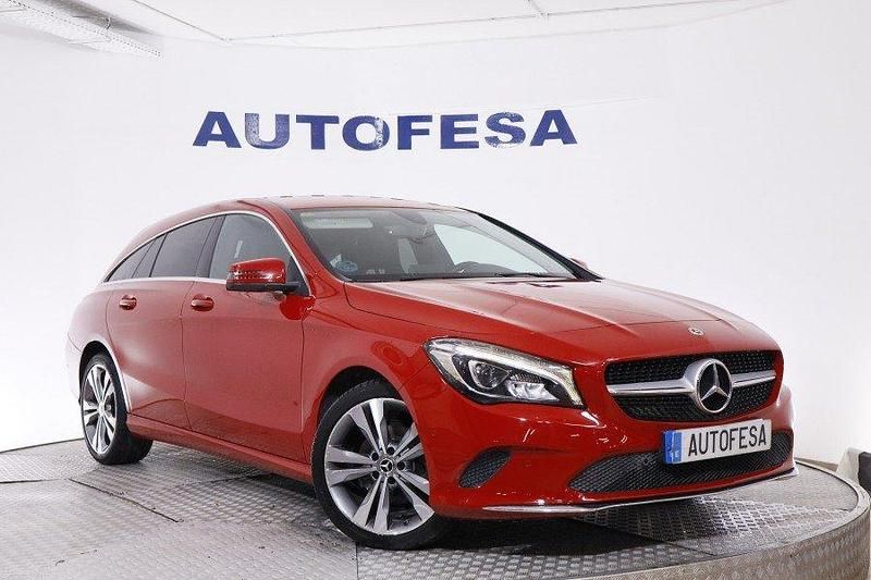 Usado Mercedes CLA200 Urban 136 CV (100 kW) 2018 Rojo Utilitario