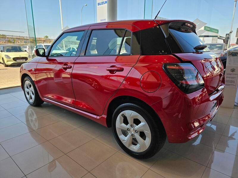 Usado Suzuki Swift 83 CV (61 kW) 2024 Rojo Utilitario