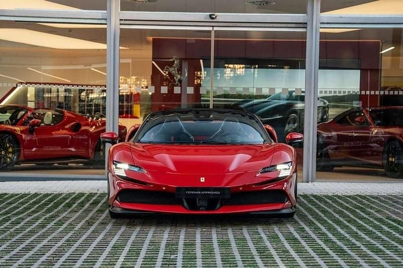 Usado Ferrari SF90 1013 CV (745 kW) 2023 Rojo Descapotable