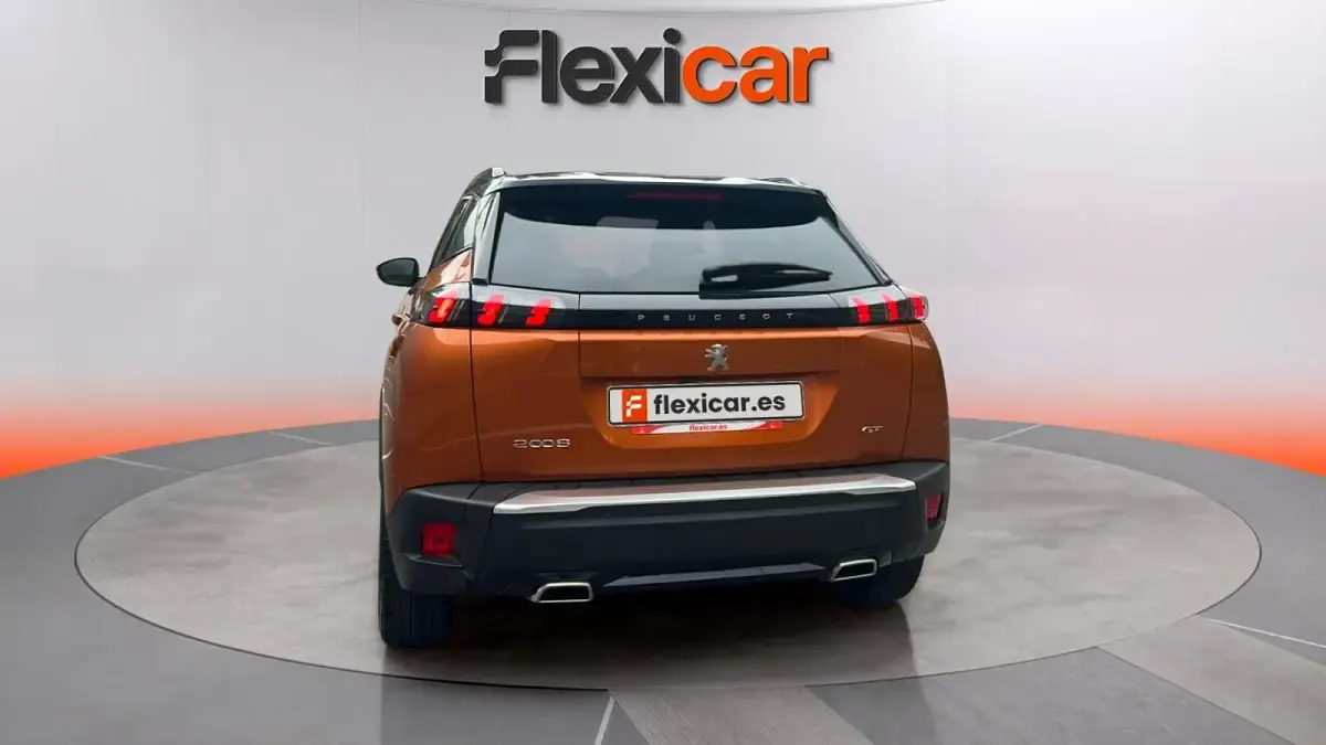Usado Peugeot 2008 GT-line 131 CV (96 kW) 2023 Naranja SUV