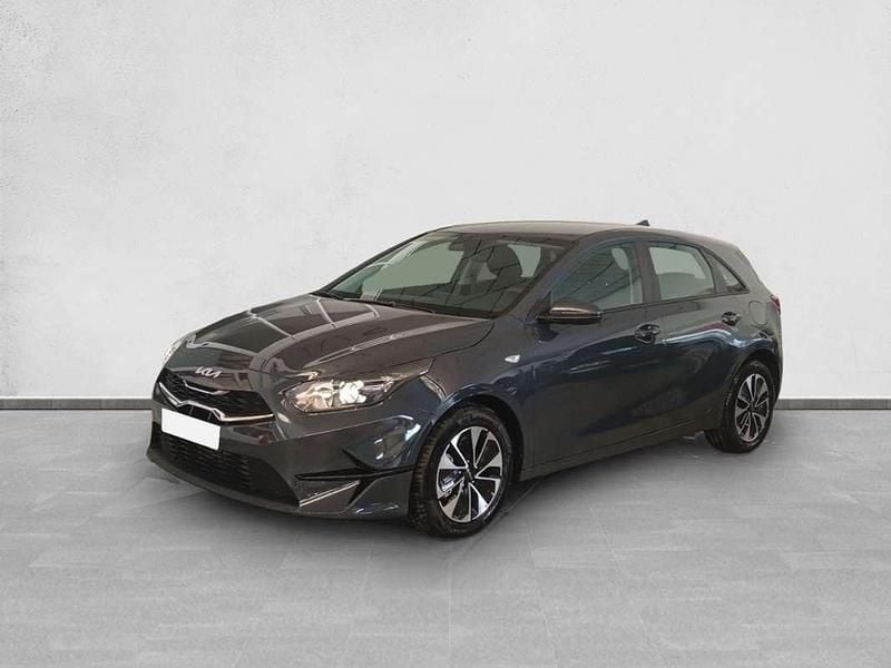 Uusi Kia Ceed 101 HP (74 kW) 2025 Harmaa Viistoperä