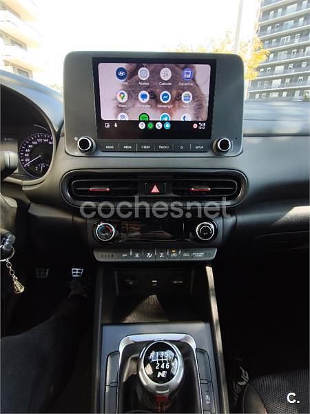 Usado Hyundai Kona N Line 120 CV (88 kW) 2023 Gris / plata SUV