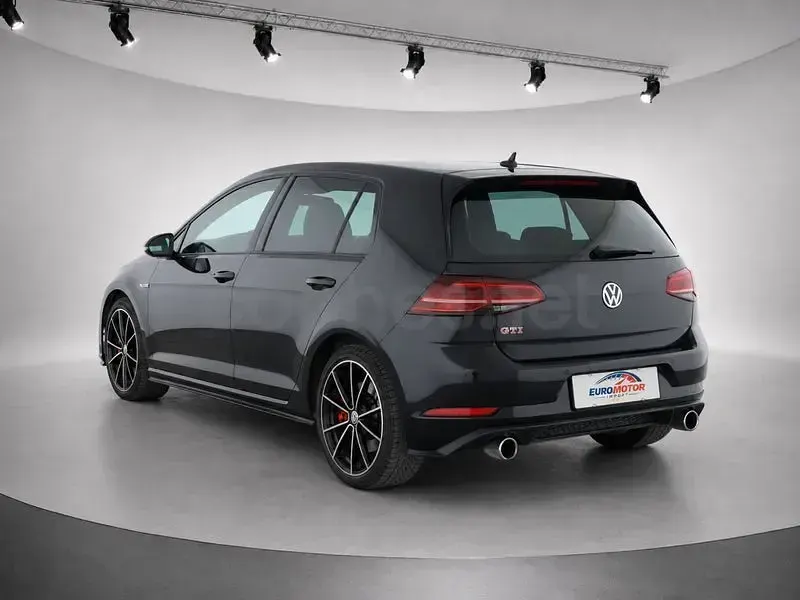 Usado VW Golf VII GTI 245 CV (180 kW) 2019 Negro Berlina