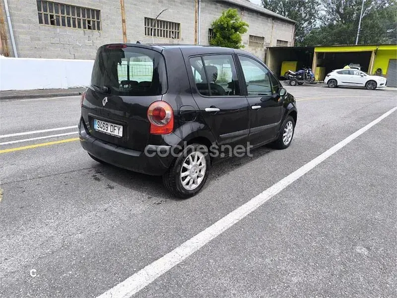 Usado Renault Modus Dynamique 80 CV (58 kW) 2005 Negro Monovolumen
