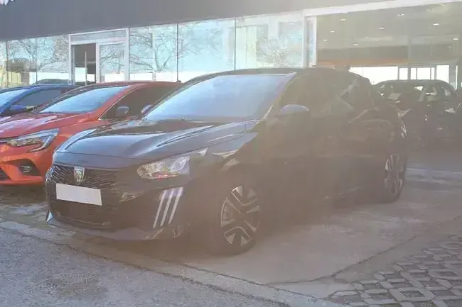 Usado Peugeot 208 Allure 103 CV (75 kW) 2025 Negro Utilitario