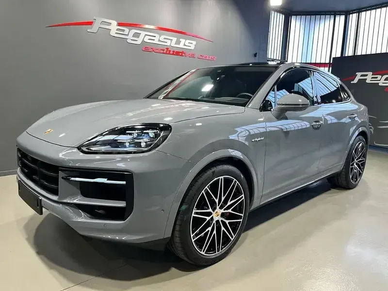 Usado Porsche Cayenne 519 CV (381 kW) 2024 Gris / plata SUV