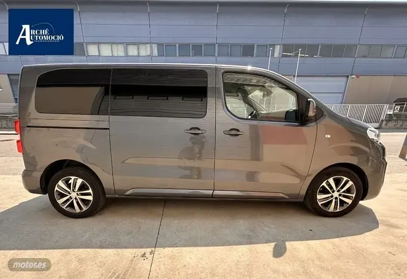Usado Peugeot Traveller Allure 116 CV (85 kW) 2017 Gris Monovolumen