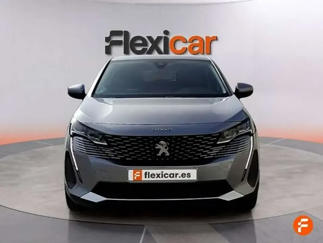 Usado Peugeot 3008 Active 131 CV (96 kW) 2021 Gris SUV