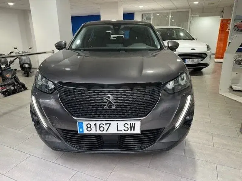Usado Peugeot 2008 Active 110 CV (80 kW) 2021 Gris / plata SUV