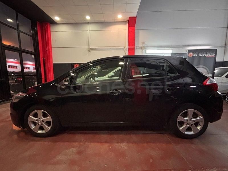 Usado Toyota Auris Active 90 CV (66 kW) 2011 Negro Utilitario
