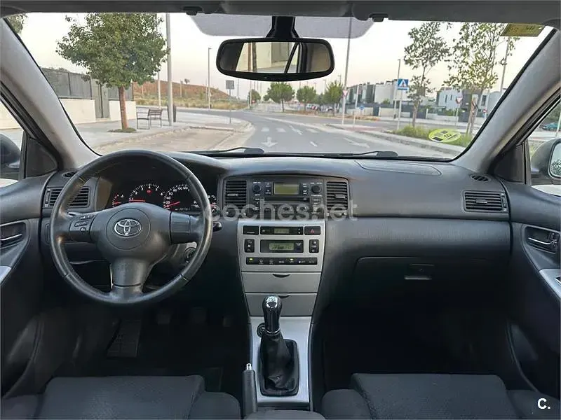 Usado Toyota Corolla Luna 116 CV (85 kW) 2005 Gris / plata Berlina