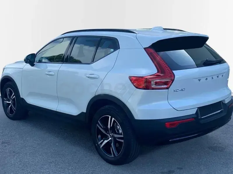 Usado Volvo XC40 Plus 163 CV (119 kW) 2026 Blanco SUV