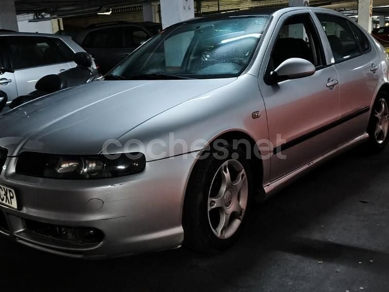 Gris / plata Usado 2004 Seat Leon Sport Berlina | 2890 € (Precio justo) - Imagen 1/4