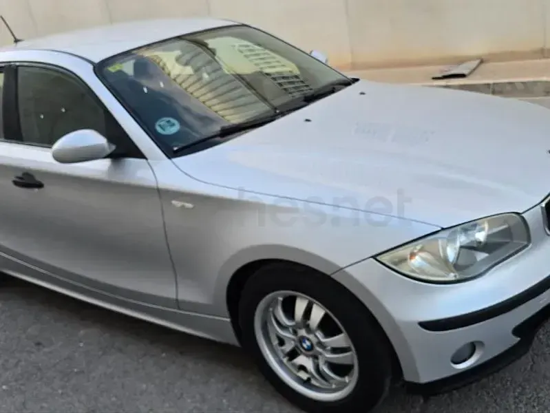 Usado BMW 118 143 CV (105 kW) 2007 Gris / plata Utilitario