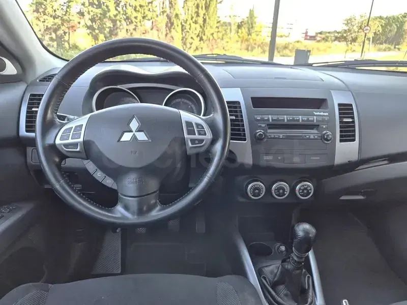 Usado Mitsubishi Outlander Intense 140 CV (102 kW) 2007 Negro SUV