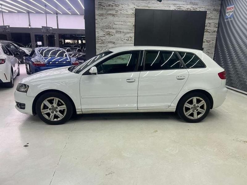 Usado Audi A3 Sportback Attraction 140 CV (102 kW) 2012 Blanco Utilitario