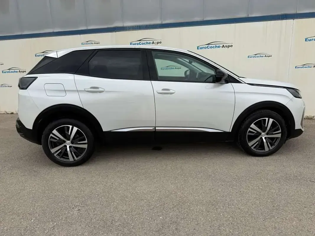 Usado Peugeot 3008 Allure 131 CV (96 kW) 2022 Blanco SUV