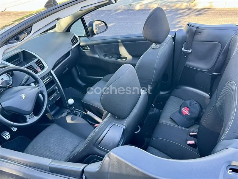 Usado Peugeot 207 CC 120 CV (88 kW) 2011 Negro Descapotable