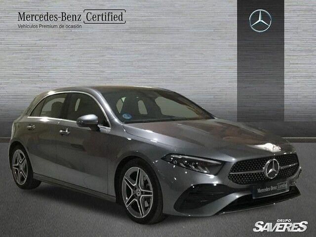 Usado Mercedes A200 AMG line 163 CV (119 kW) 2023 Gris montaña Utilitario