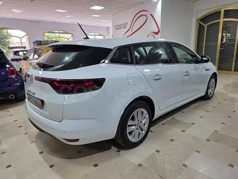 Usado Renault Mégane GrandTour Zen 115 CV (84 kW) 2021 Blanco Familiar