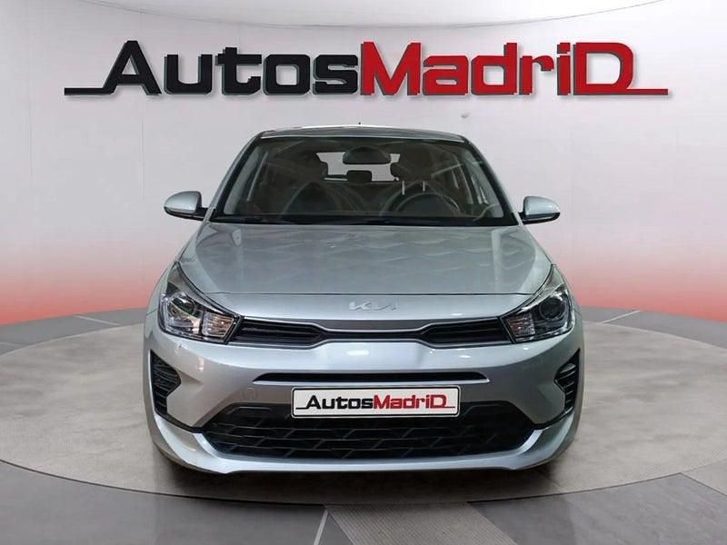 Usado Kia Rio 84 CV (61 kW) 2022 Gris / plata Berlina
