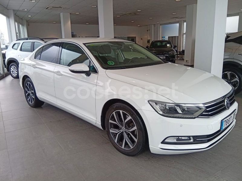 Blanco Usado 2015 VW Passat Edition Berlina | 13.990 € (Precio justo) - Imagen 1/4