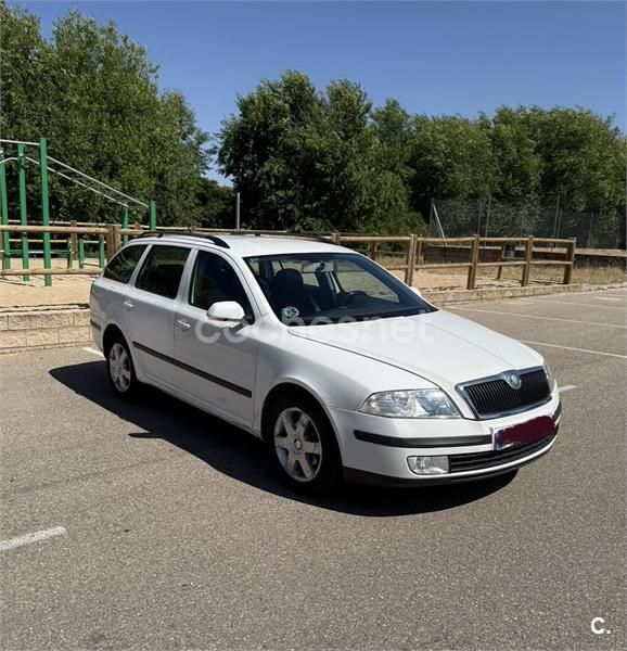 Blanco Usado 2009 Skoda Octavia Familiar | 3100 € (Precio justo) - Imagen 1/4
