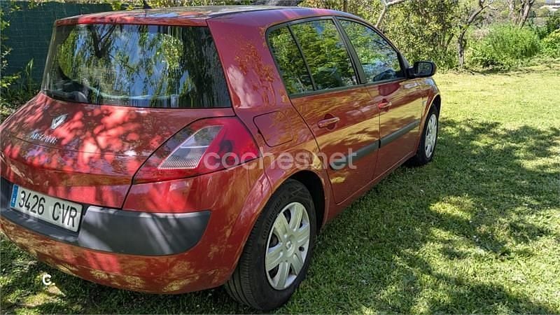 Granate Usado 2004 Renault Mégane II Expression Berlina | 1990 € (Precio justo) - Imagen 1/4