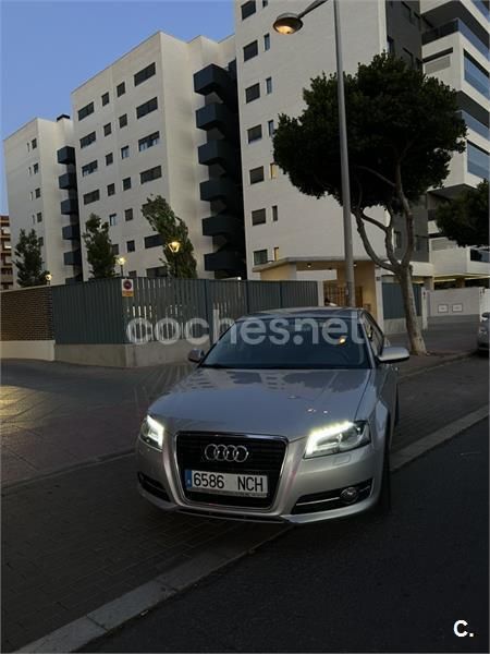 Gris / plata Usado 2011 Audi A3 Sportback Attraction Berlina | 7900 € (Buen precio) - Imagen 1/4