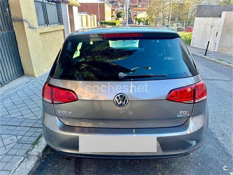 Usado VW Golf VII Advance 105 CV (77 kW) 2015 Gris / plata Berlina