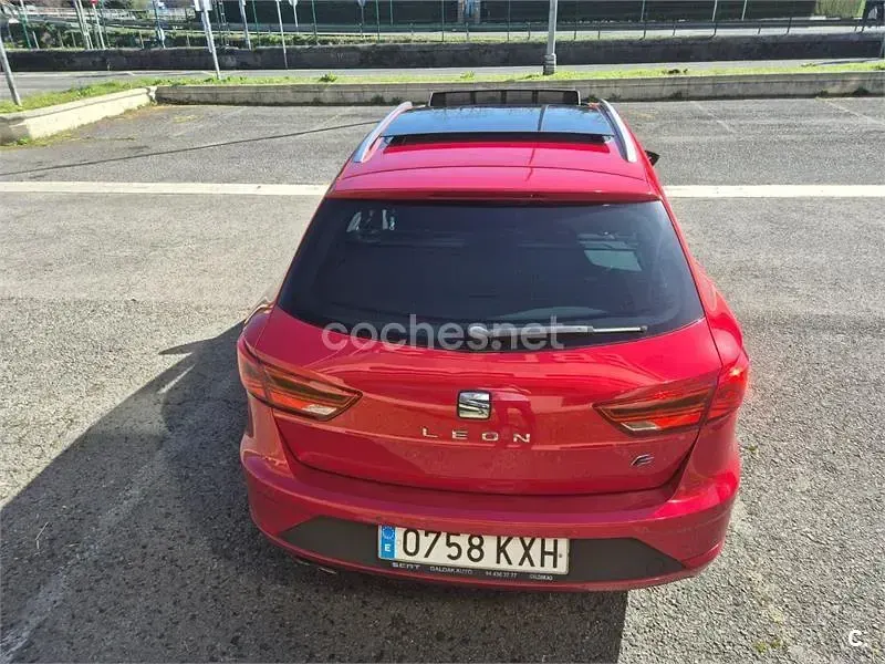 Usado Seat Leon ST FR 130 CV (95 kW) 2019 Rojo Familiar