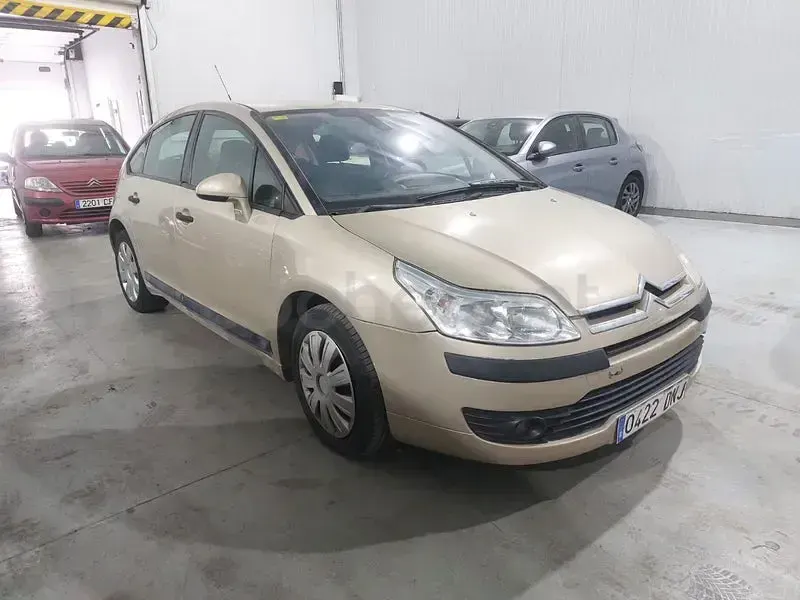 Usado Citroën C4 92 CV (67 kW) 2005 Beige Berlina