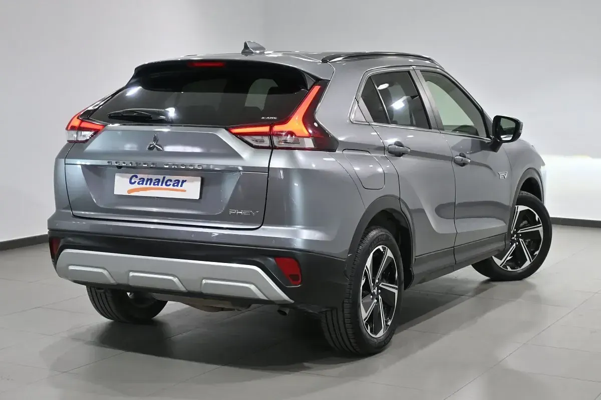 Usado Mitsubishi Eclipse Cross 188 CV (138 kW) 2024 Gris SUV