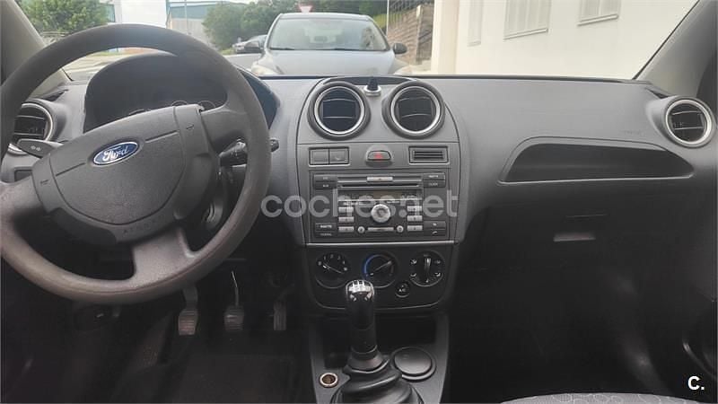 Usado Ford Fiesta Ambiente 68 CV (50 kW) 2008 Negro Utilitario
