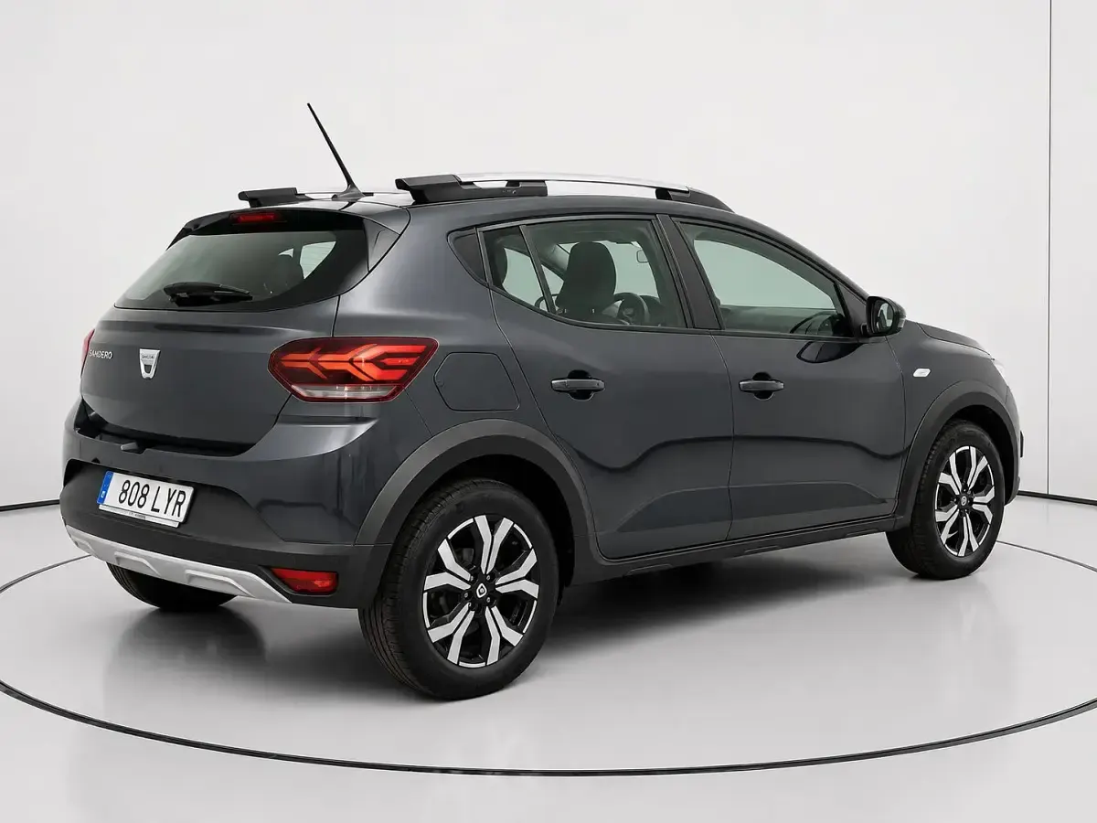 Usado Dacia Sandero Comfort 101 CV (74 kW) 2022 Gris Utilitario