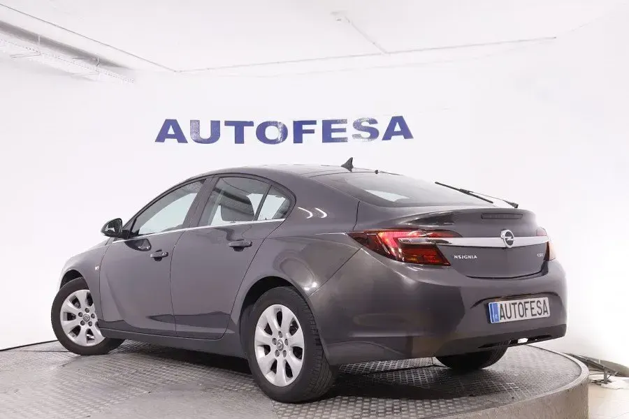 Usado Opel Insignia Selective 136 CV (100 kW) 2016 Gris
