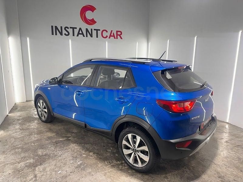 Usado Kia Stonic 100 CV (73 kW) 2022 Azul SUV
