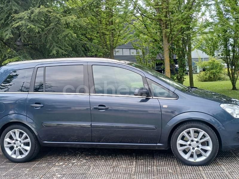Usado Opel Zafira Cosmo 120 CV (88 kW) 2008 Gris / plata Monovolumen