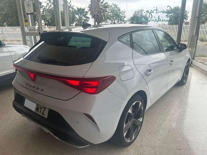 Usado Cupra Leon 150 HP (110 kW) 2025 Branco Citadino
