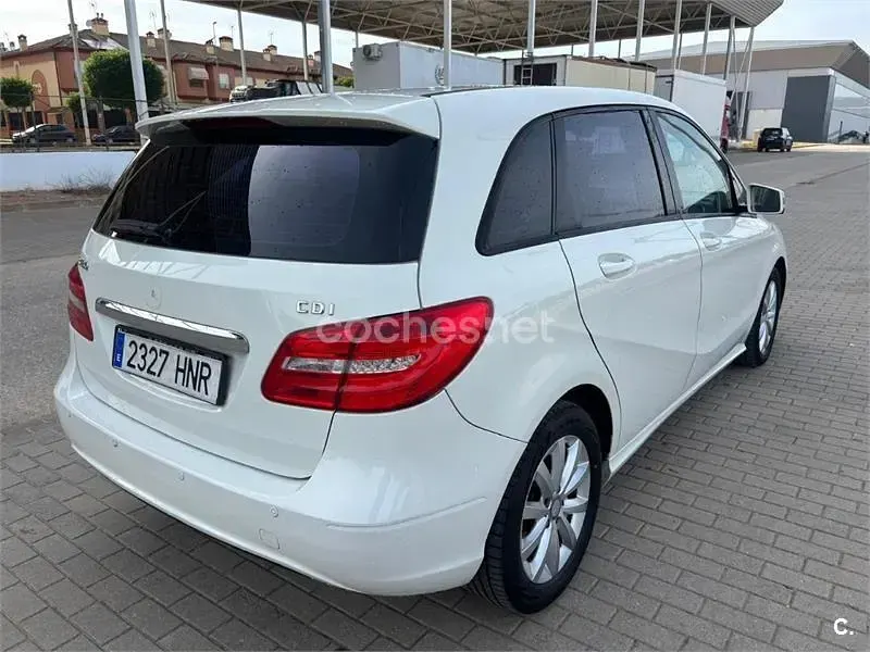 Usado Mercedes B180 109 CV (80 kW) 2013 Blanco Monovolumen