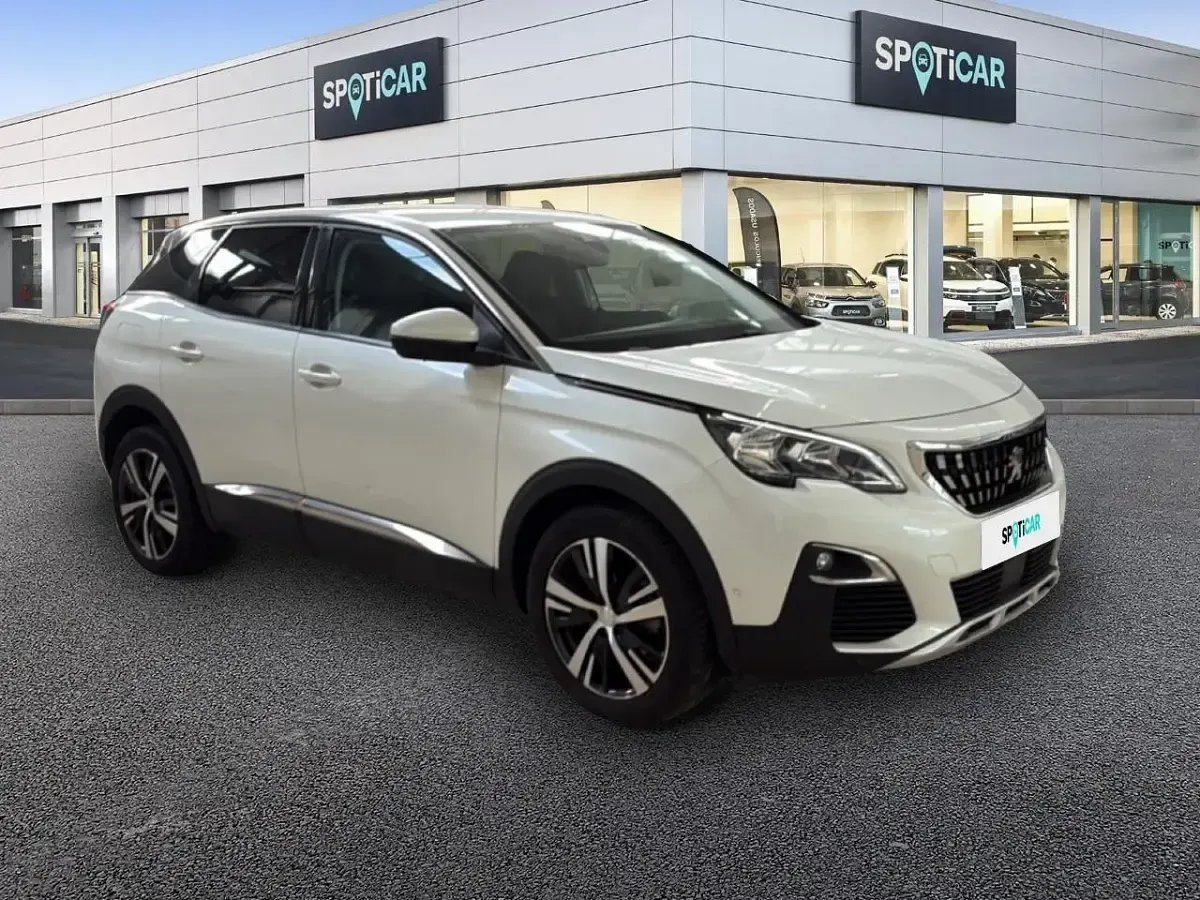 Usado Peugeot 3008 Allure 130 CV (95 kW) 2019 Blanco SUV