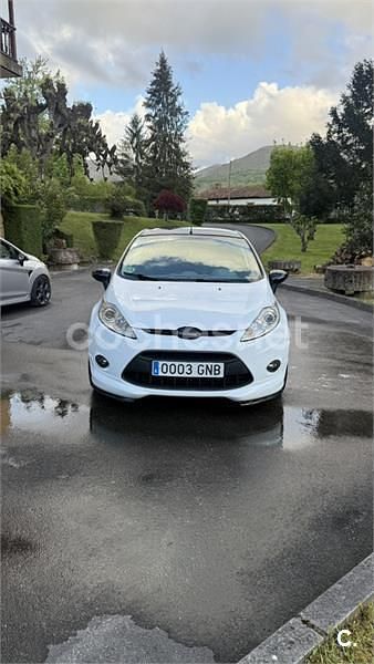 Usado Ford Fiesta Sport 90 CV (66 kW) 2009 Blanco Utilitario