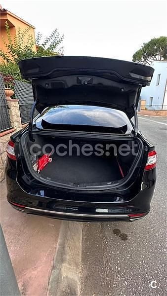 Usado Ford Mondeo Vignale 180 CV (132 kW) 2016 Negro Berlina