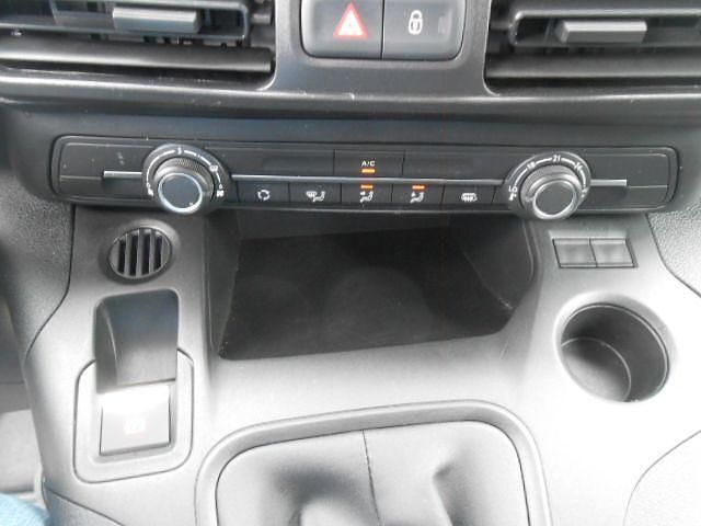 Usado Citroën Berlingo Feel 110 CV (80 kW) 2022 Gris Monovolumen