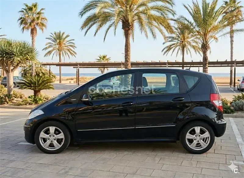 Usado Mercedes A180 Avantgarde 109 CV (80 kW) 2010 Negro Monovolumen
