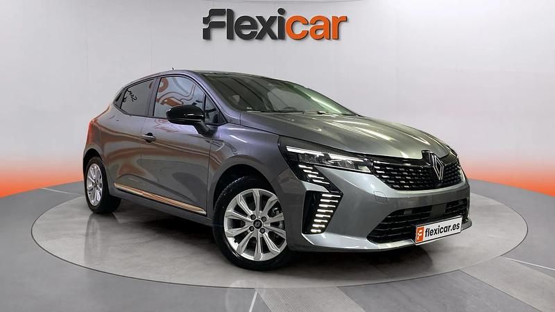 Käytetty Renault Clio V Evolution 101 HP (74 kW) 2025 Harmaa Sedan