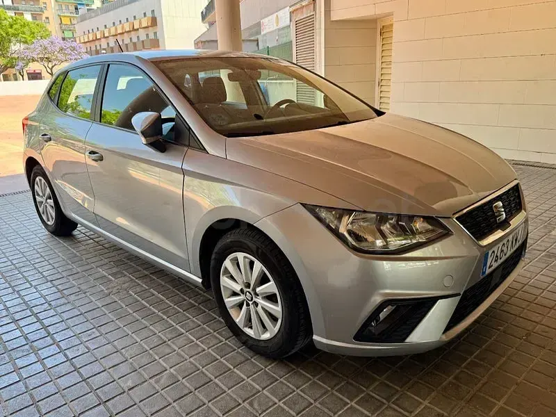 Usado Seat Ibiza Style 80 CV (58 kW) 2019 Gris / plata Utilitario